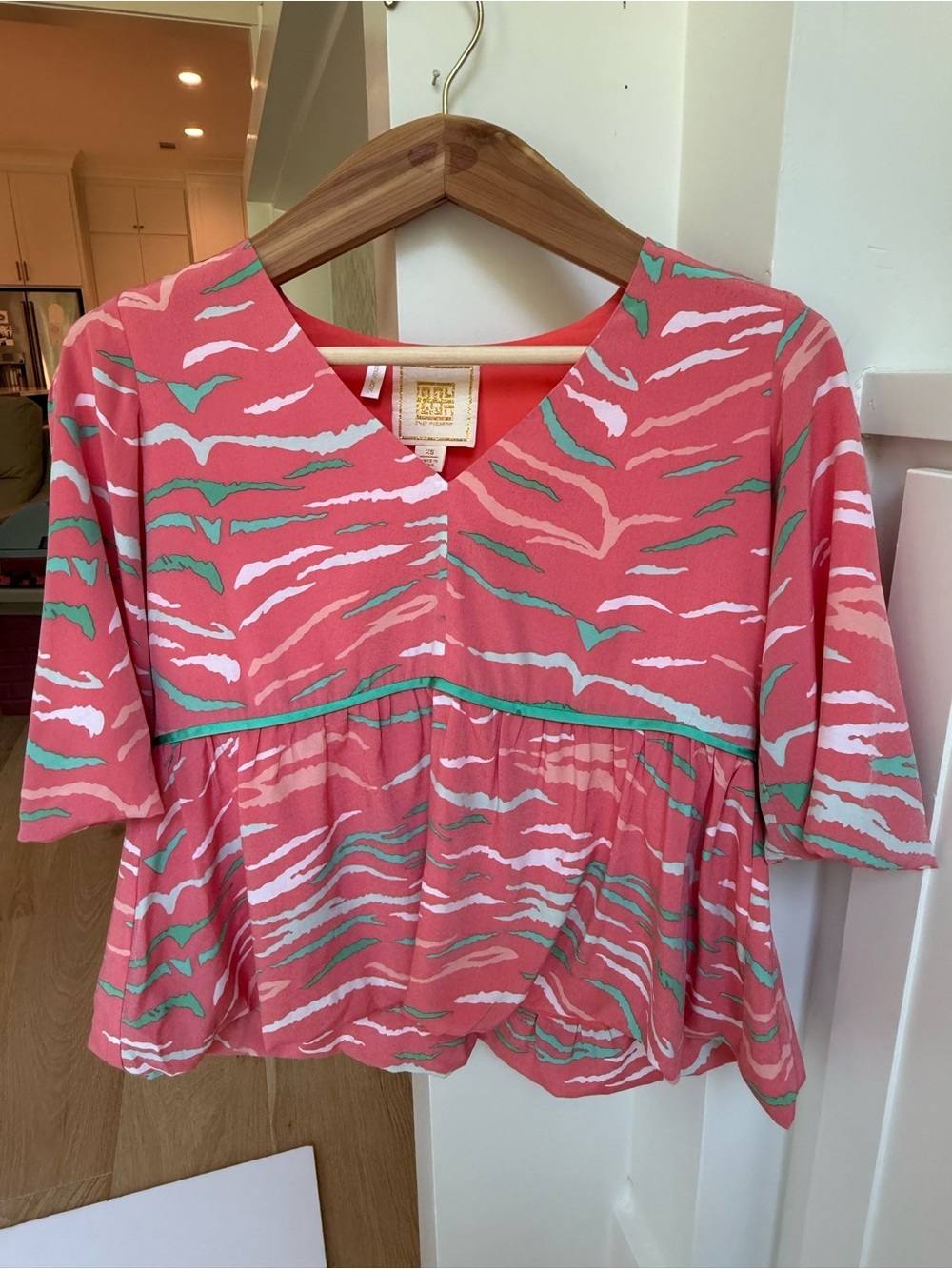 Emily McCarthy Blouse XS Pink Abstract Print Boho Peplum Top